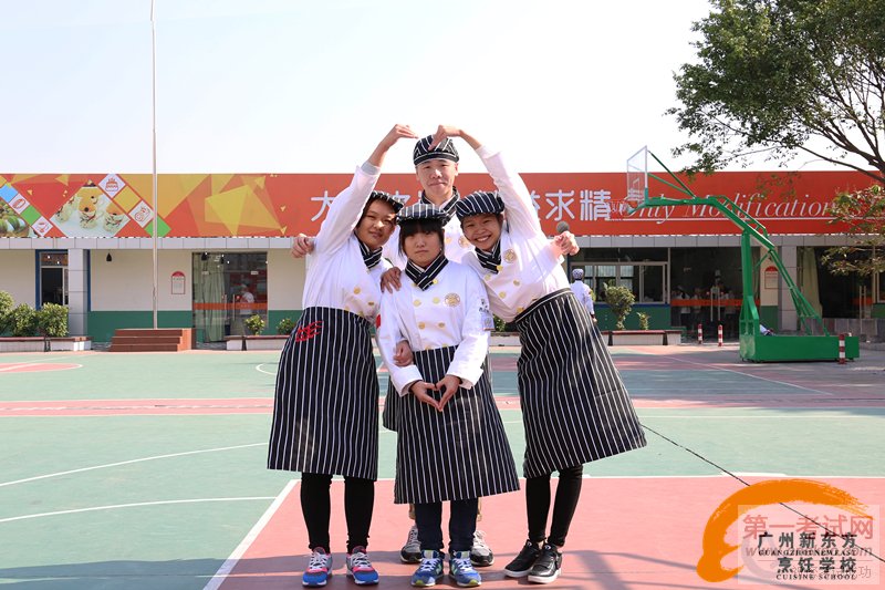 西点精英班级大合照曝光,各个都英姿飒爽 神采飞扬