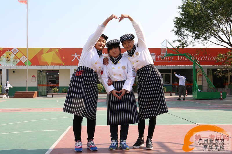 西点精英班级大合照曝光,各个都英姿飒爽 神采飞扬