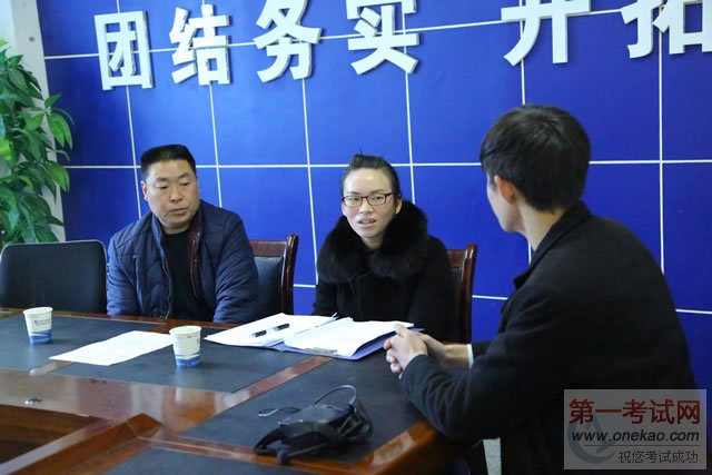 模拟面试环节中,同学们自信满满、表现精彩,充分展示了自己的专业知识与职场技能,各位评委也给出了许多面试中的细节指导,使同学们受益匪浅