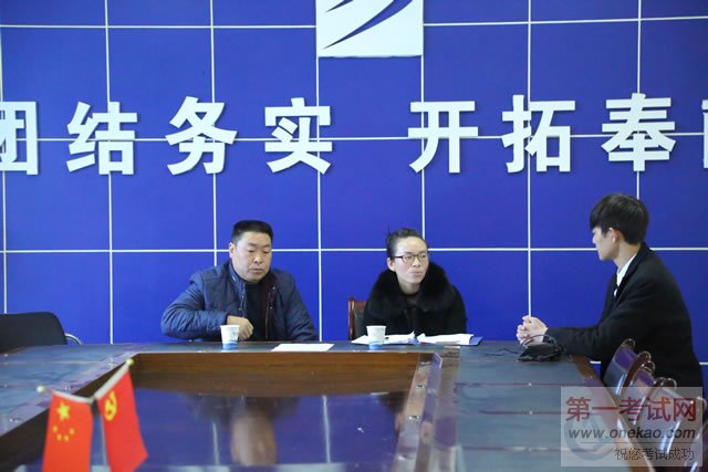 模拟面试环节中,同学们自信满满、表现精彩,充分展示了自己的专业知识与职场技能,各位评委也给出了许多面试中的细节指导,使同学们受益匪浅